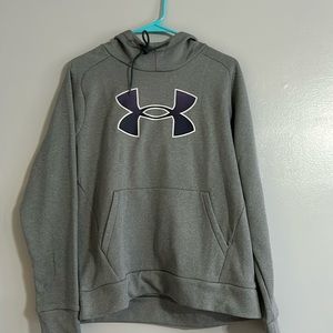 grey under-armor sweatshirt